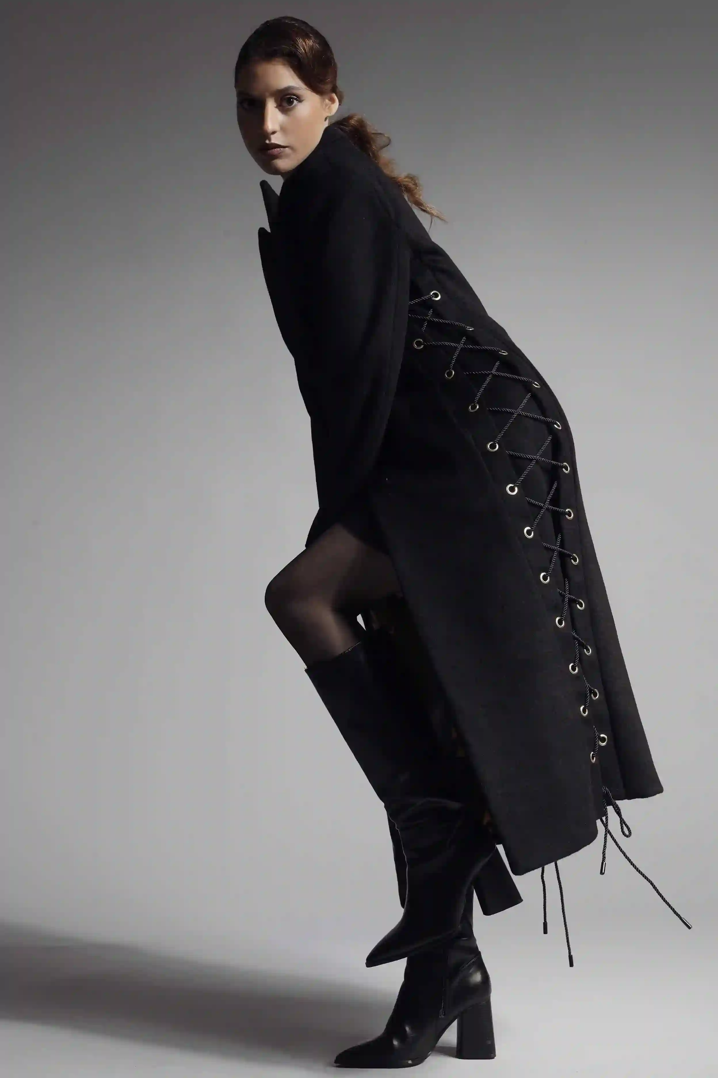 Model nosi Obsidian kaput