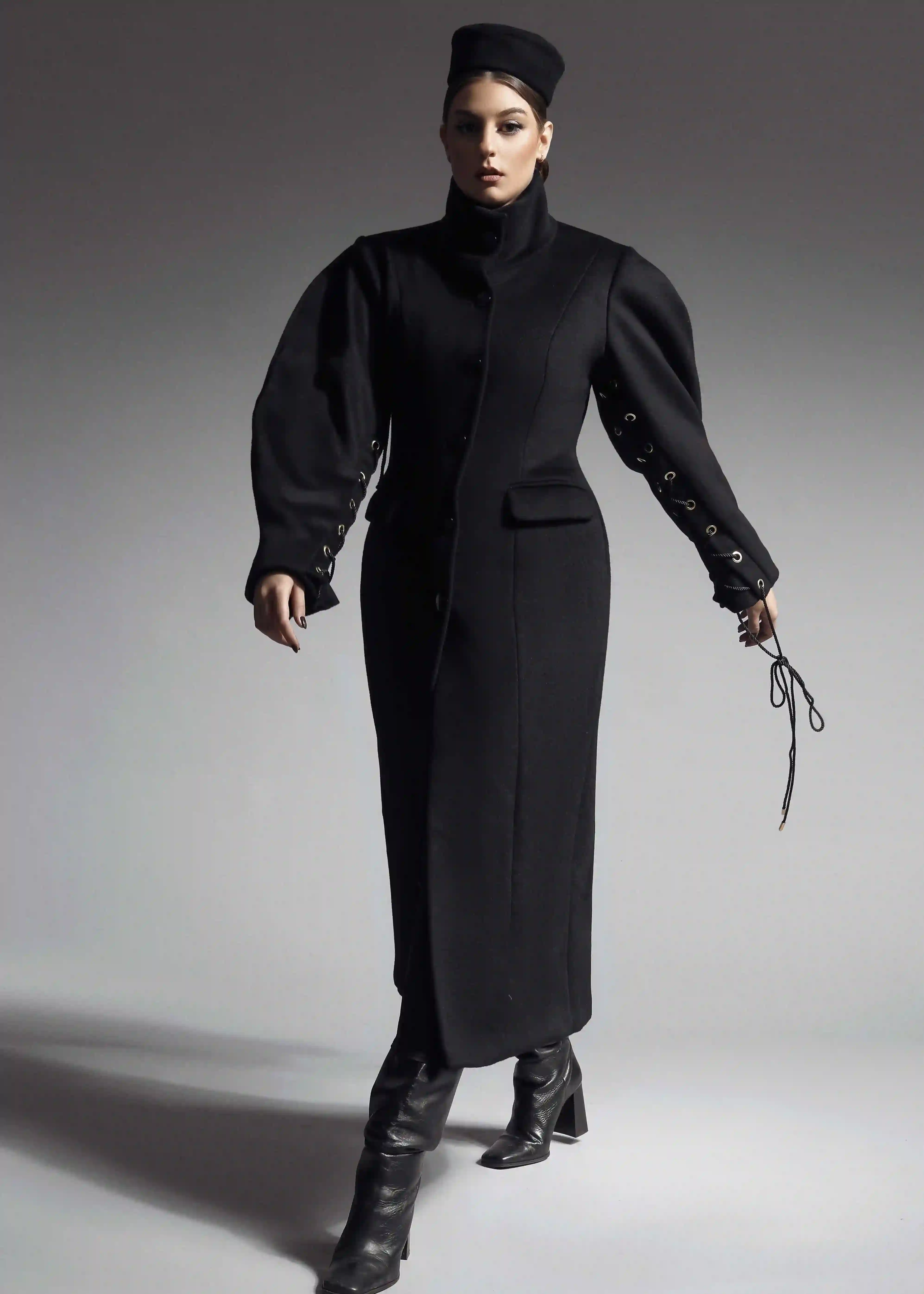 Model nosi Abyss kaput